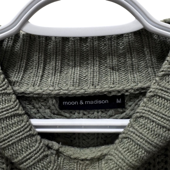 Sage Green Soft Chunky Knit Pullover Crewneck Sweater Size: medium • Cozy Fall - Picture 5 of 6